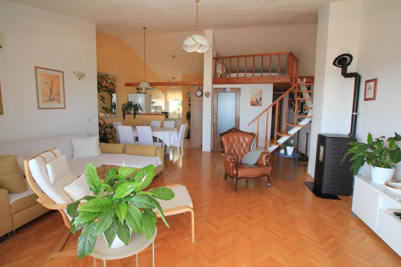 Apartment Gallery Kaštela Esterno foto