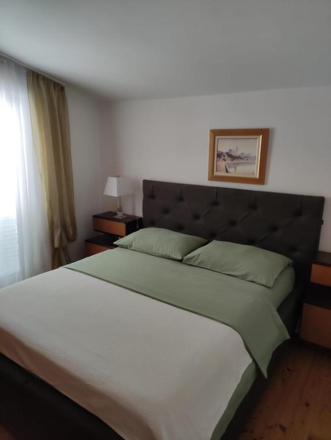 Apartment Gallery Kaštela Esterno foto